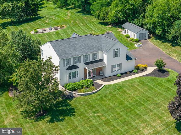 4th image of 1357 Moyer Rd