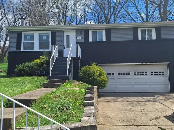 6069 McPherson Ave, Bethel Park, PA 15102