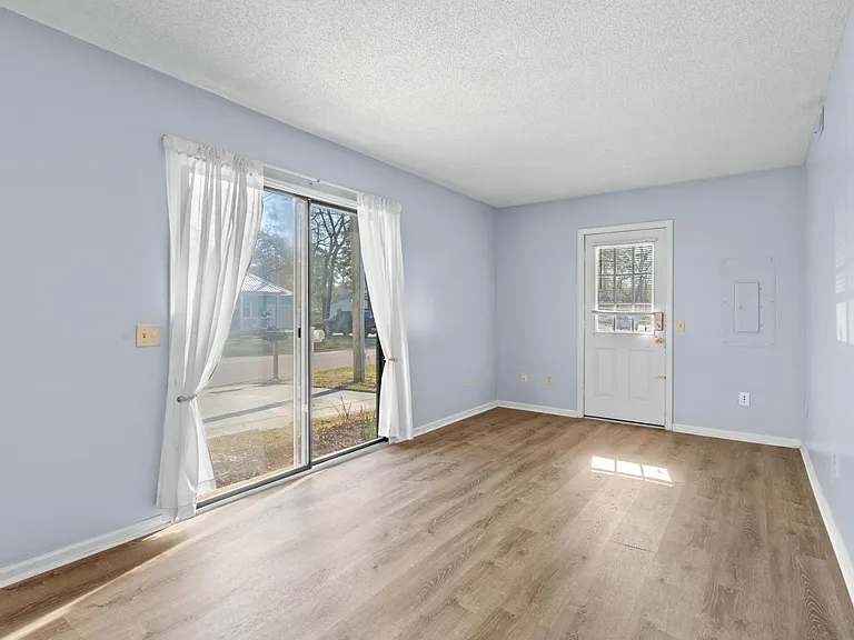 345 15th Ave S #1 — Photo 7