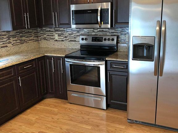 5th image of 4761 Greentree Cres APT A