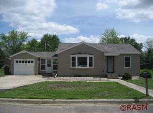 215 S 6th St, Le Sueur, MN 56058