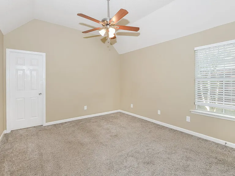 7642 Fox Hunt Dr E — Photo 9