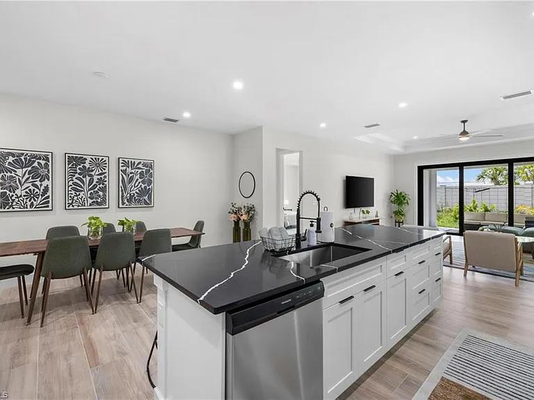 3032 Woodside Ave — Photo 8