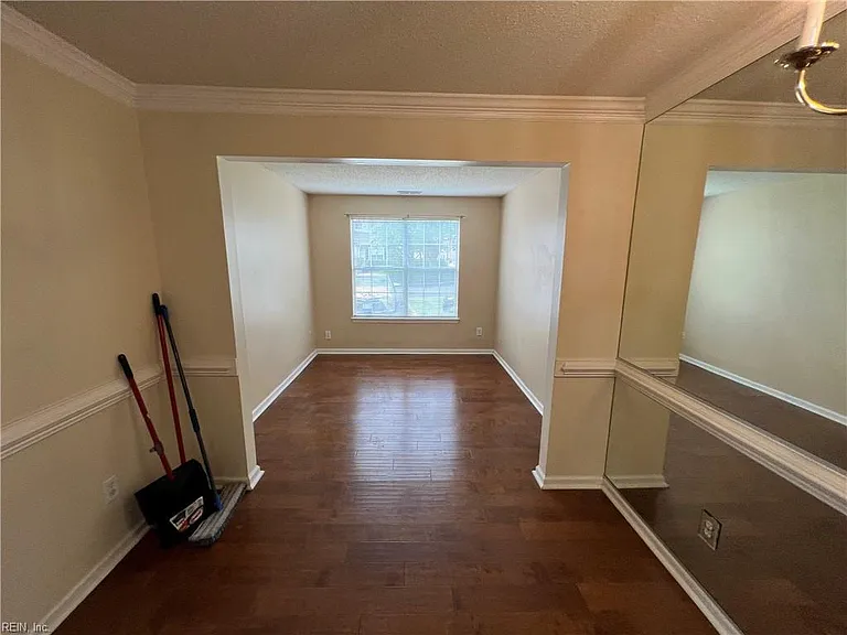 451 Adkins Arch — Photo 3