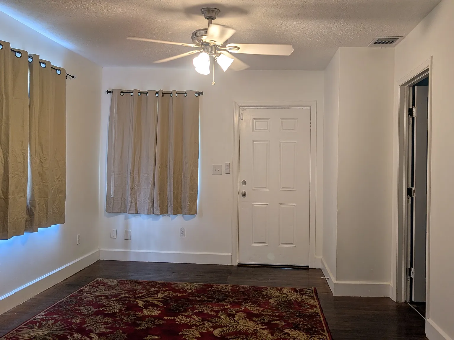 3 bed, 1224 sqft, $2,100 — Photo 2