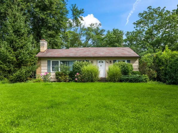 108 S Pkwy, Prospect Heights, IL 60070