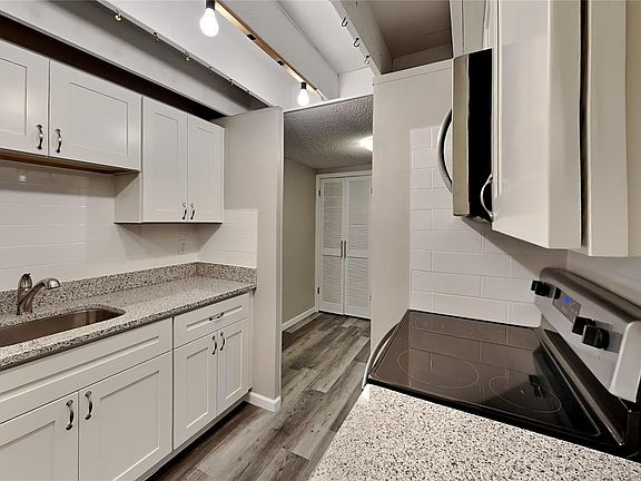 4th image of 658 Coeur De Royale Dr APT D