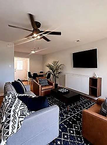 1236 W Moore St — Photo 5