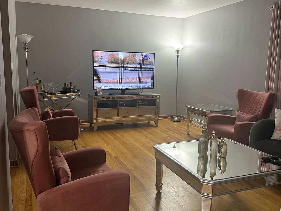 1st image of 6808 N Hamlin Ave #2