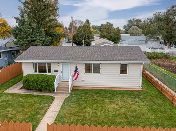 802 15th Ave W, Williston, ND 58801