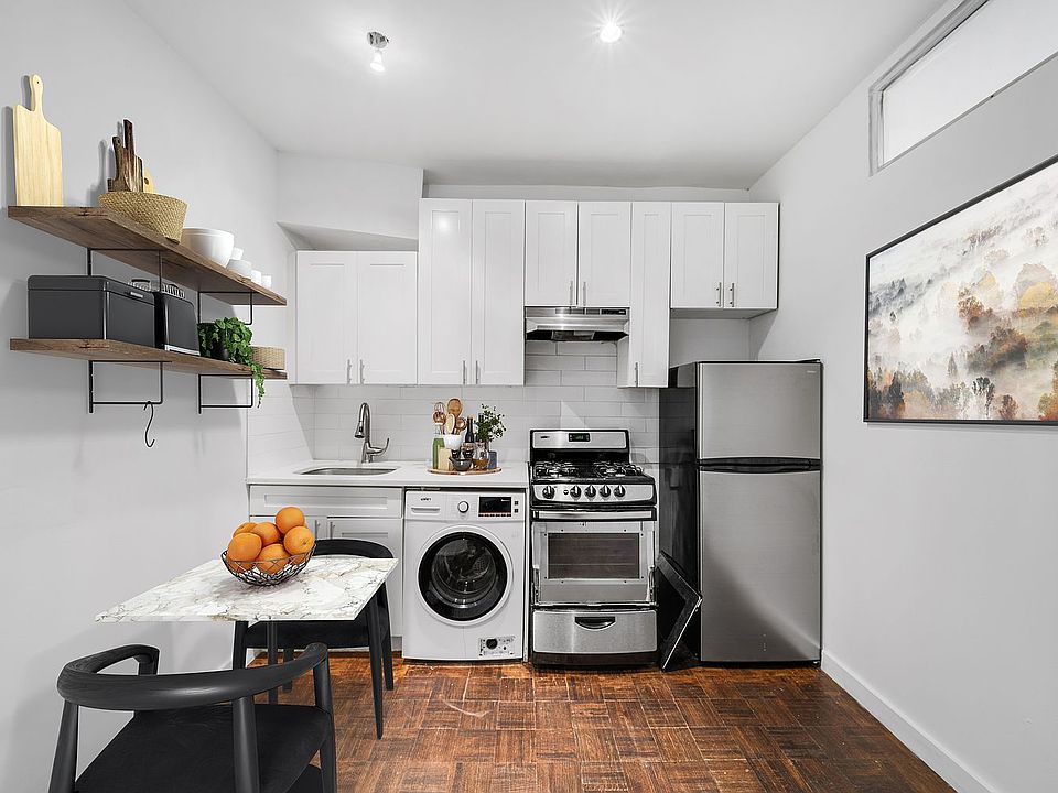 1st image of 336 W 49th St APT 3FW