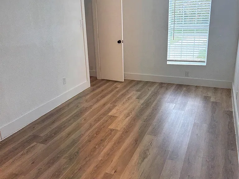 502 Independence St — Photo 28
