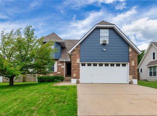 724 SE 10th Ter, Lees Summit, MO 64081