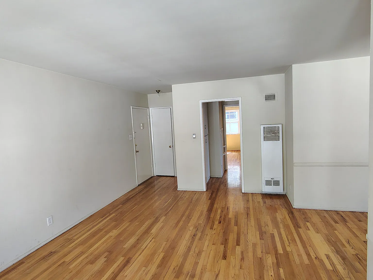 2 bed, 850 sqft, $2,475 — Photo 3