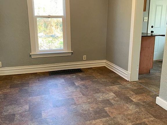 5th image of 1031 Sherwood Ave