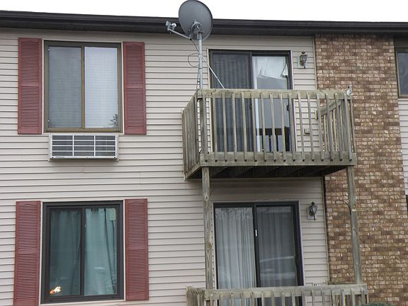 3rd image of 407 Clarinet Blvd E