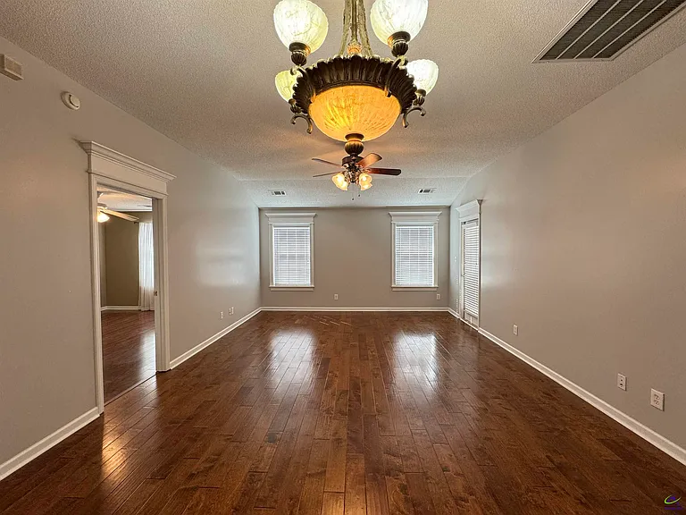 207 S Houston Springs Blvd — Photo 3