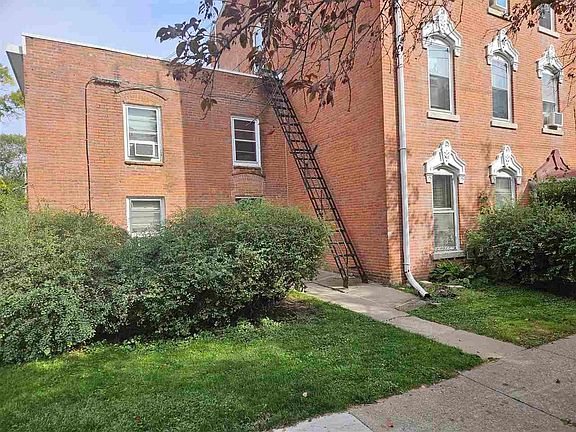 3rd image of 302 E Bloomington St