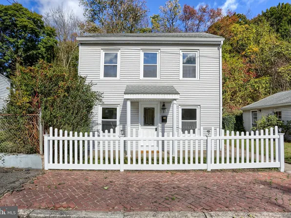 210 W Railroad St, Pottsville, PA 17901