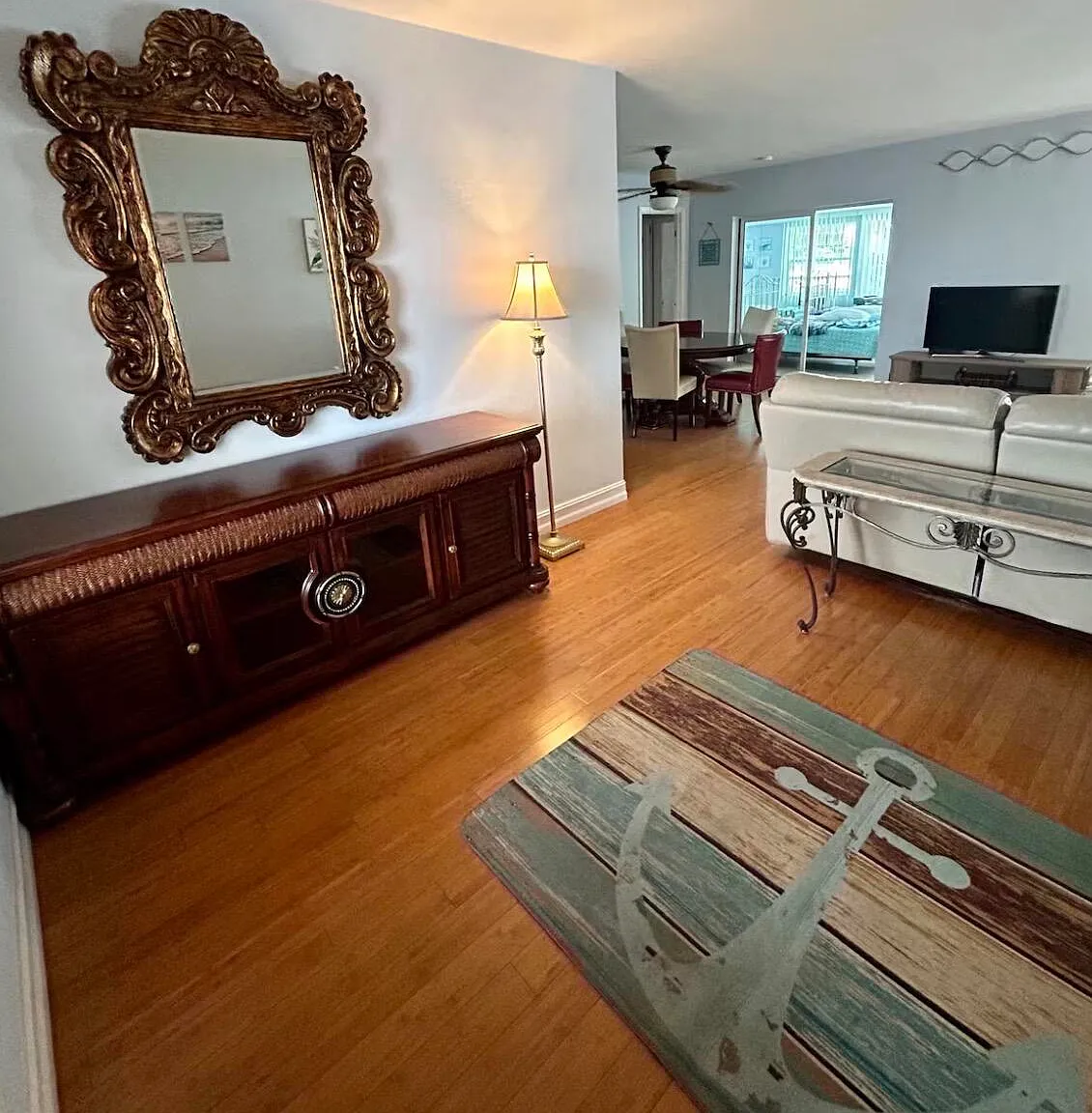 3 bed, 2.0 bath, 1760 sqft, $7,980 — Photo 4
