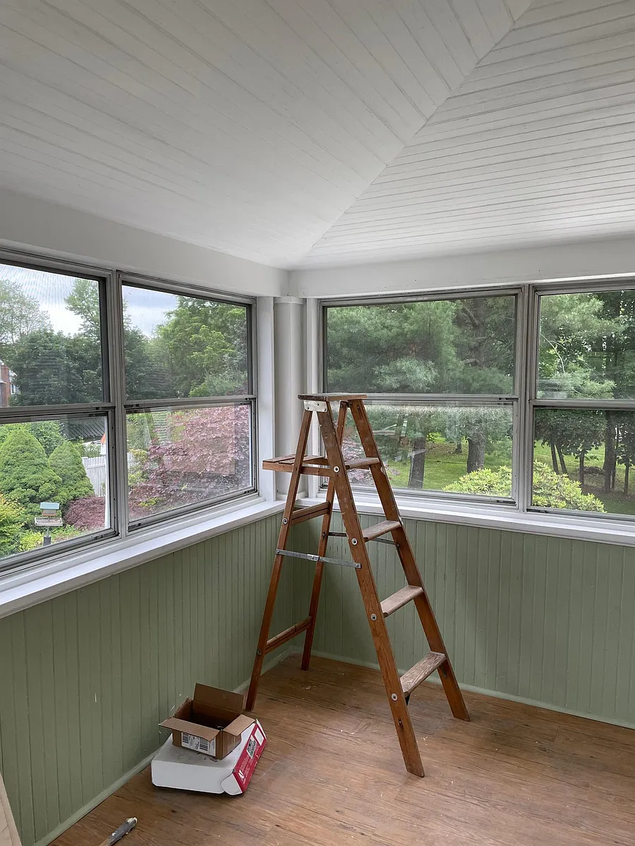 Sunny three-season room overlooking the garden and backyard - 7 Travis Ave #2