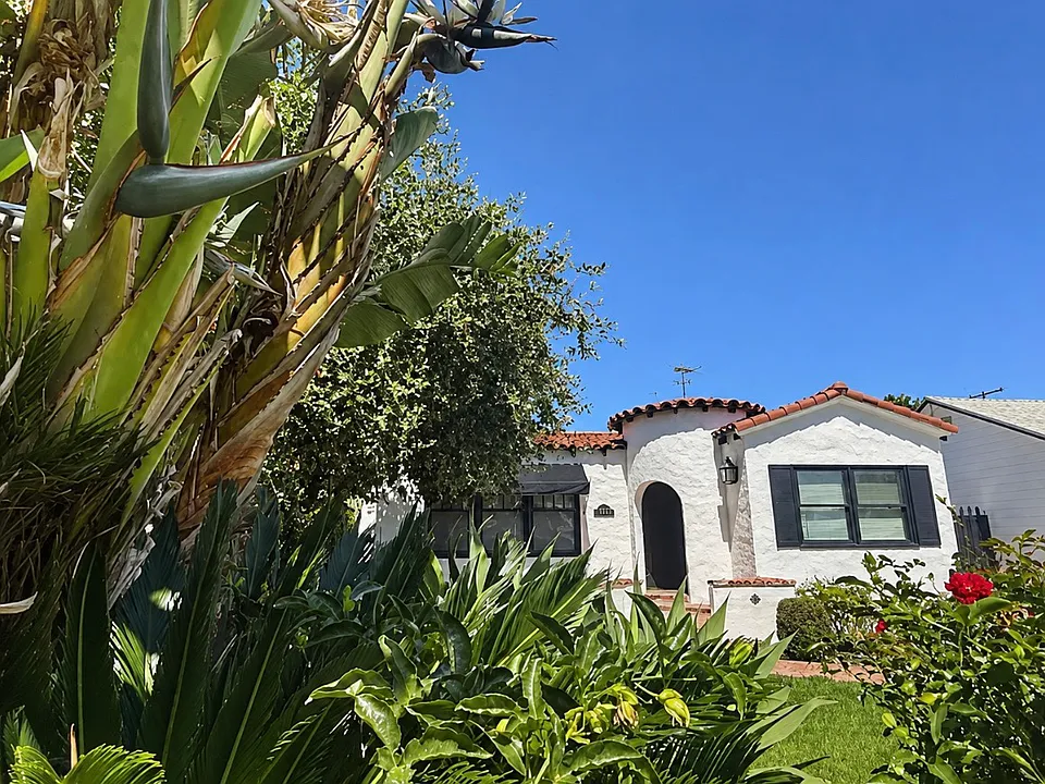 3737 Paloma Dr