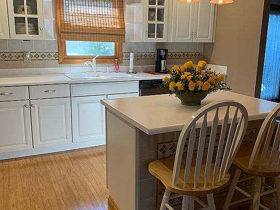 Kitchen w/Island
