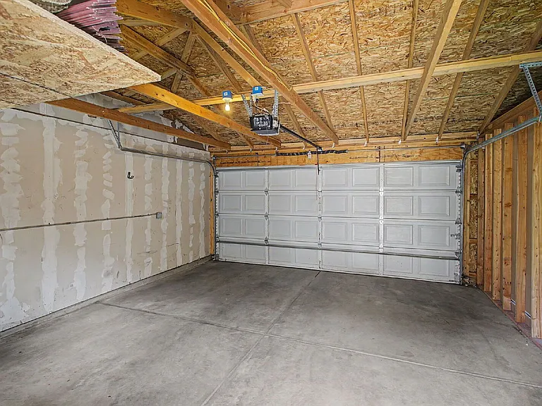 1230 N Logan St — Photo 43