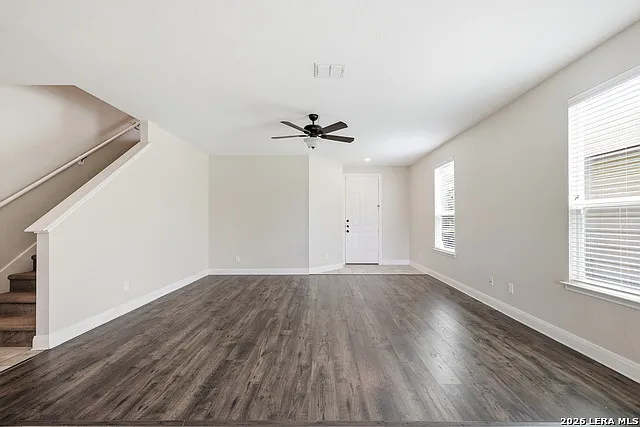 3 bed, 2.5 bath, 1914 sqft, $1,745 — Photo 3