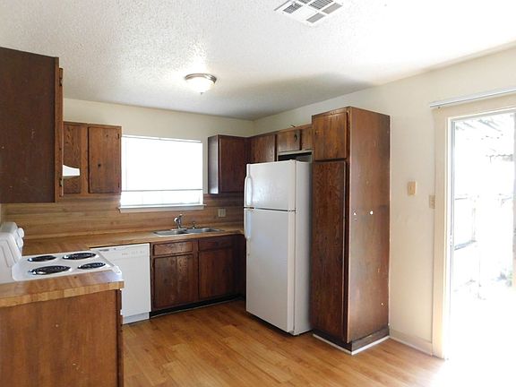 4th image of 8705 Piney Point Dr #A