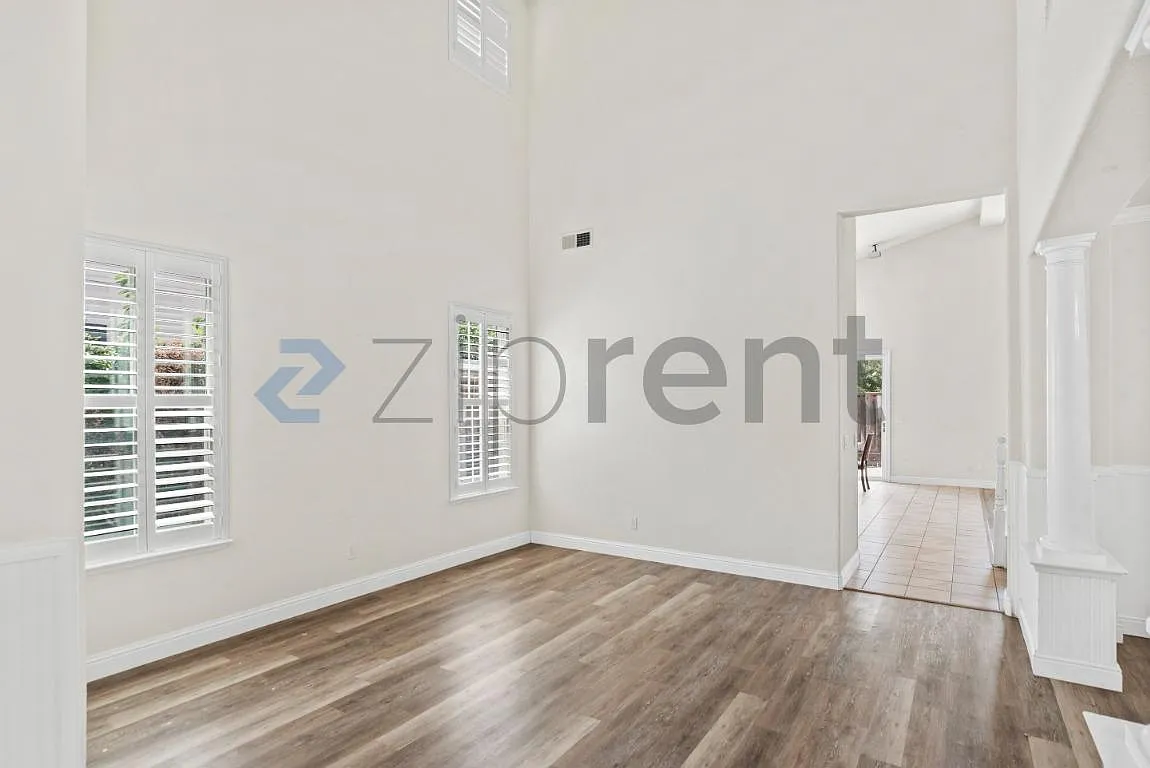 5 bed, 2840 sqft, $3,200 — Photo 1