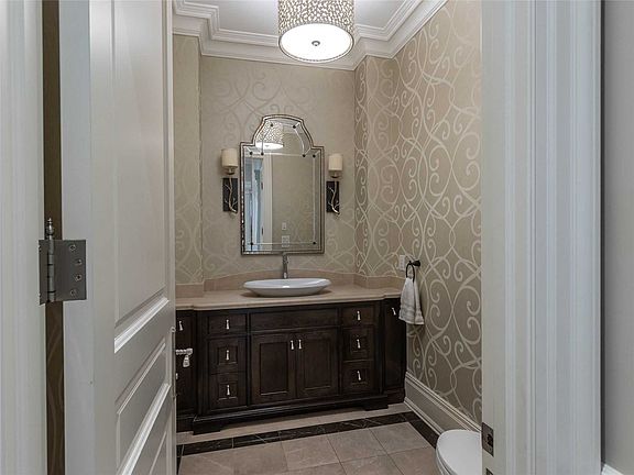 3rd image of 21 Parkwood Ave
