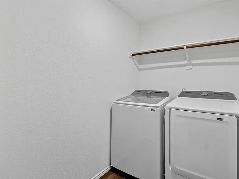 518 Olmstead Dr — Photo 23