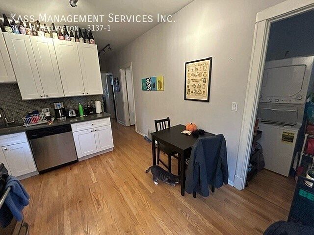 1st image of 3137 W Wellington Ave #31371
