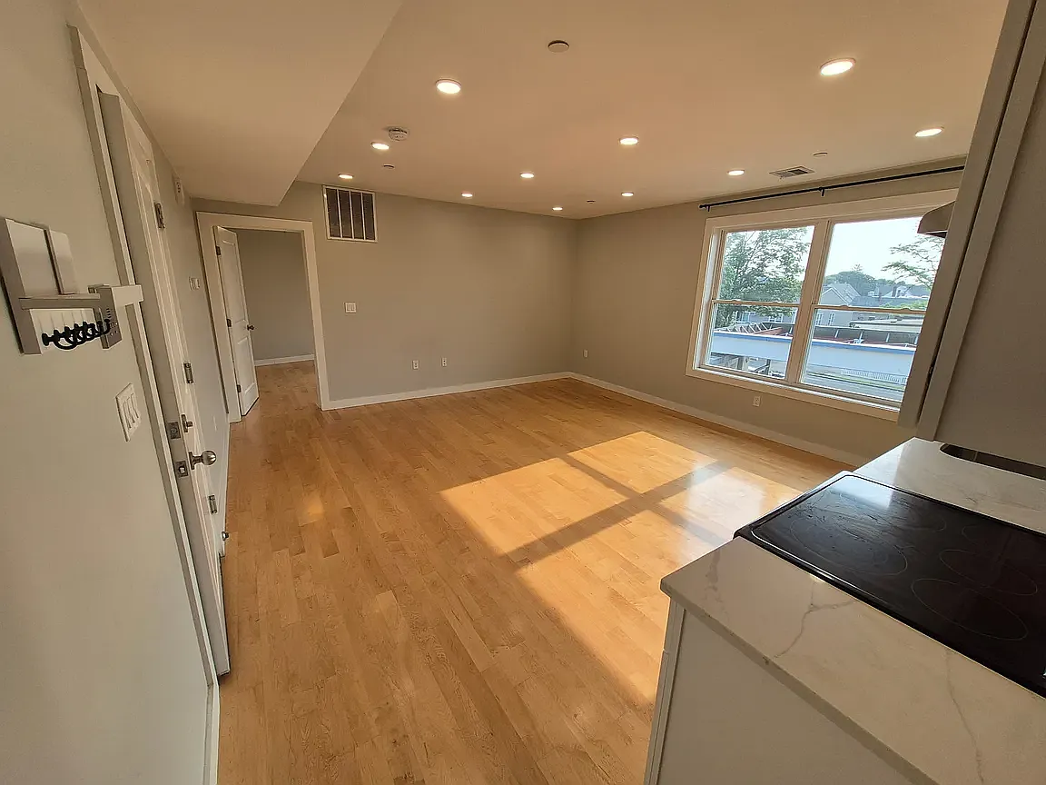 2 bed, 900 sqft, $2,600 — Photo 2