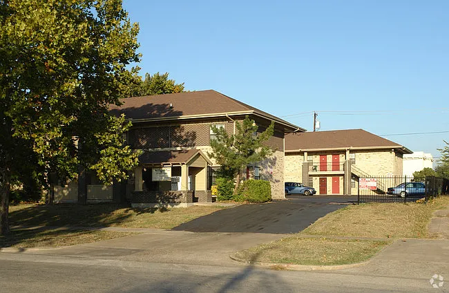 2821 South Blvd #205