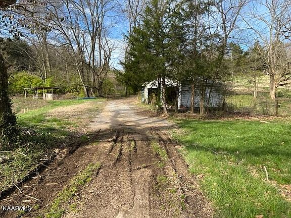 3rd image of 7933 Maynardville Pike