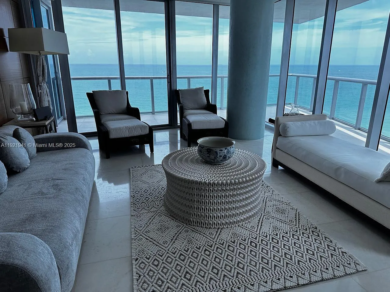 Jade Beach Condo — Photo 1