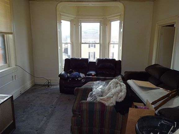 3rd image of 61 Canvass St