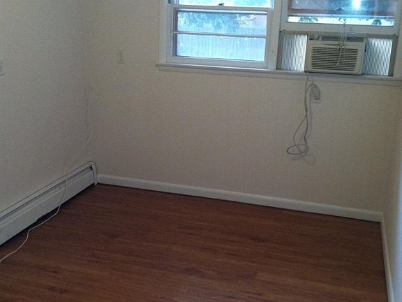 3rd image of 1340 Melrose Pkwy #B