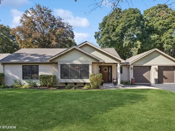 384 Sunset Dr, Crystal Lake, IL 60014