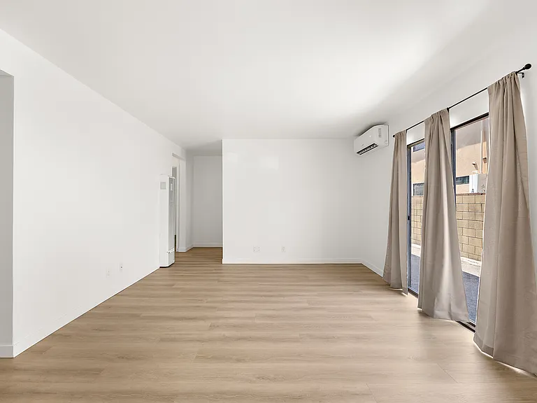 2241 1/2 Riverdale Ave #1 — Photo 3