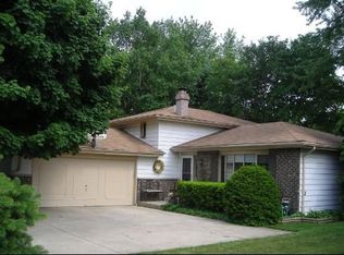 30W251 Country Lakes Dr, Naperville, IL 60563