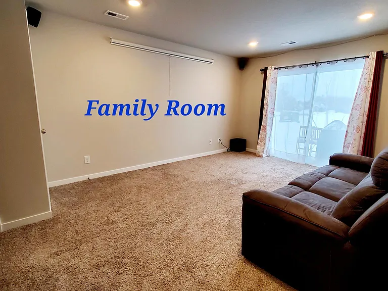 381 NE Mink Dr — Photo 18