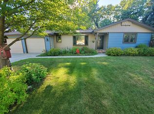 16351 Pinewood Ave, Spring Lake, MI 49456