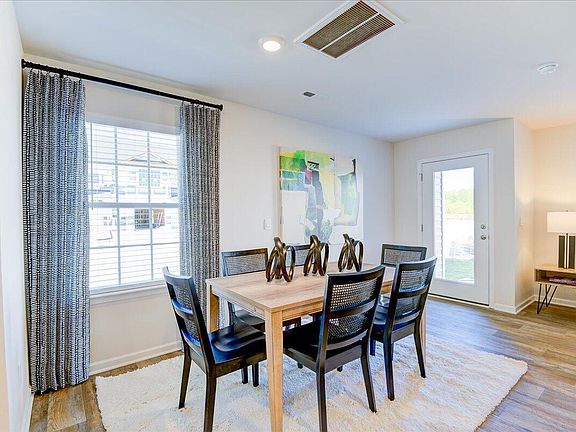 3rd image of 412 Cherry Laurel Dr