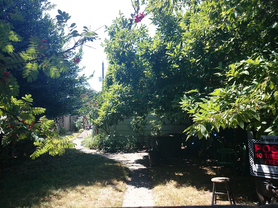 2nd image of 2429 10th Ave W