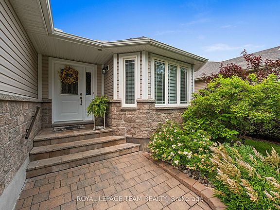 3rd image of 2941 Wellington Rd