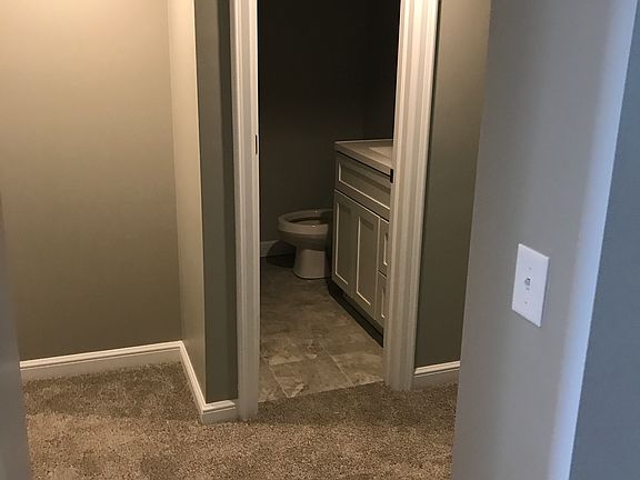 5th image of 141 E Overlook Dr