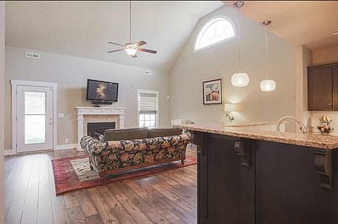 3rd image of 3990 Morton Ln